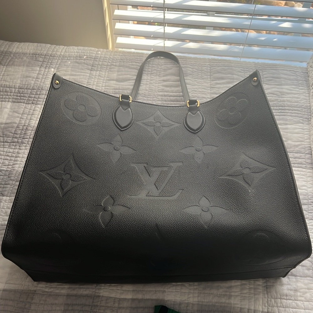 Gently Loved Louis Vuitton OnTheGo MM Black